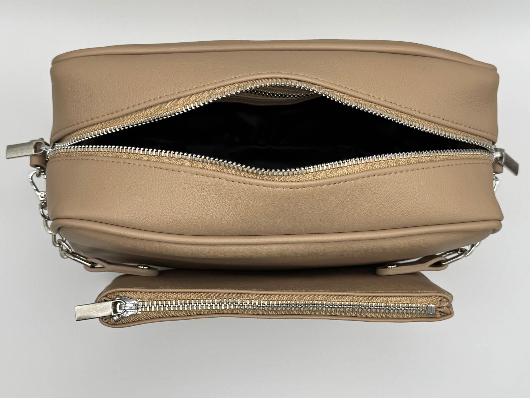 YUNO dog walking bag with front pocket - Pre-order special with free Poop Bag Holder